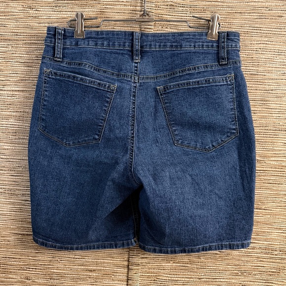Lee Riders Women Blue Denim Flat Front Mid Rise Jean Shorts Size 10M - Picture 3 of 6